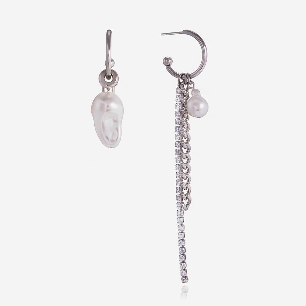 Asymmetrical Pearl Drop Earrings 